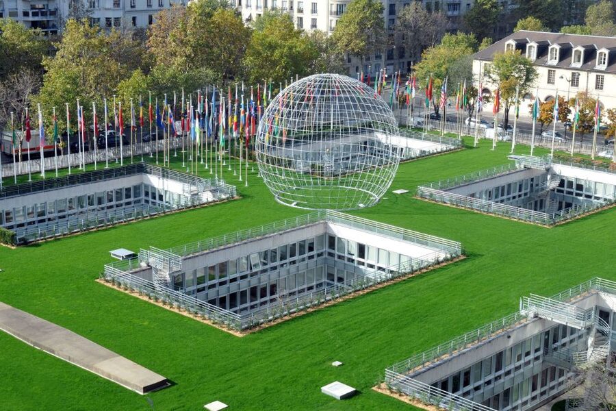 Paris: UNESCO Headquarters Tour - Modern art along the path: Miró, Picasso, Giacometti, Calder