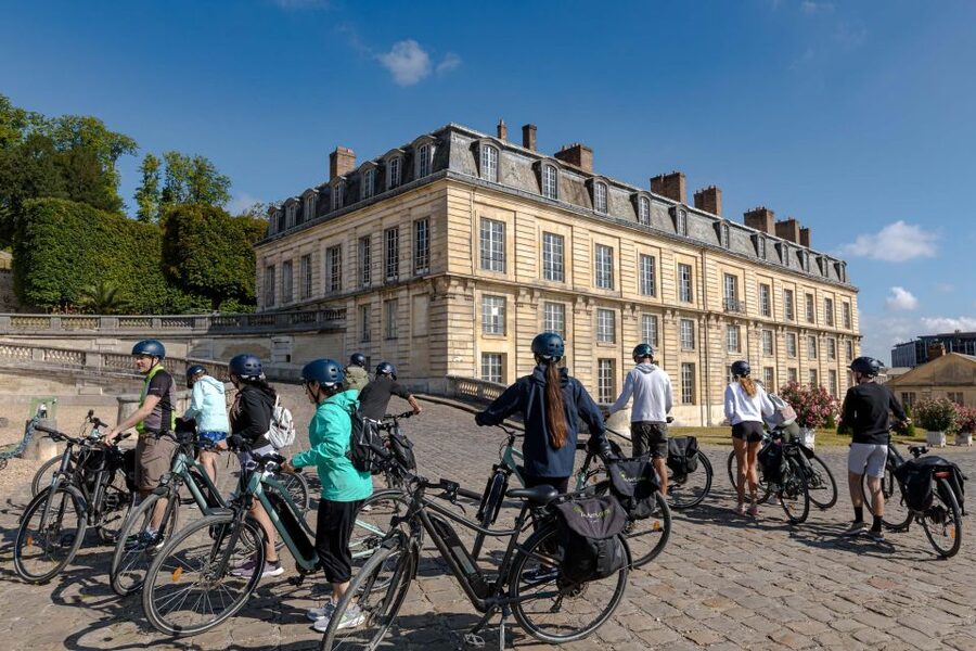 Paris: Versailles Palace and Queen Hamlet E-Bike Tour - The market lunch plan: how it turns into a memorable picnic