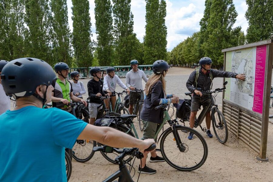 Paris: Versailles Palace and Queen Hamlet E-Bike Tour - The ride home: why the train finish is a smart ending