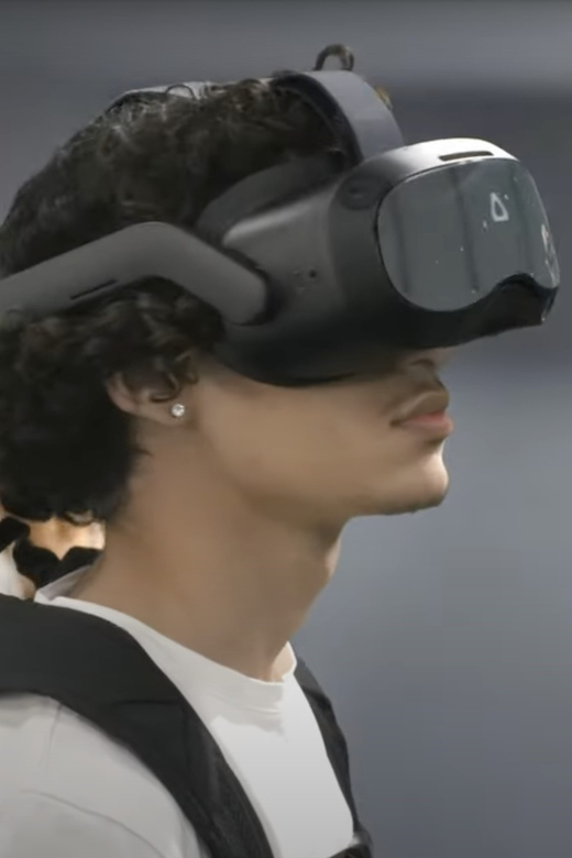 Paris: VR Experience "L'Horizon de Khéops" - Inside the 1,000m² space, you actually get to move