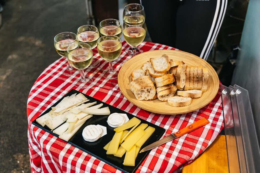 Paris: Walking Food Tour with Cheese, Wine and Delicacies - Getting Oriented: Meet at Le Repaire de Bacchus