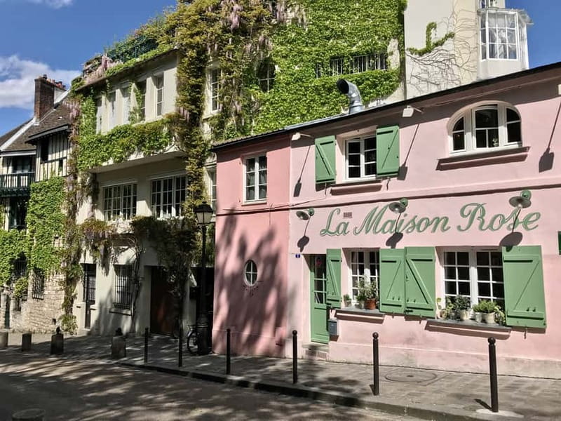 Paris: Walking Tour of Montmartre - The Moulin Rouge Start: Fast Photos, Real Context