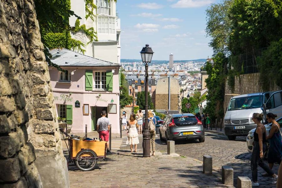 Paris: Walking Tour of Montmartre - Sacré-Cœur Basilica: Calm Views to Close the Loop