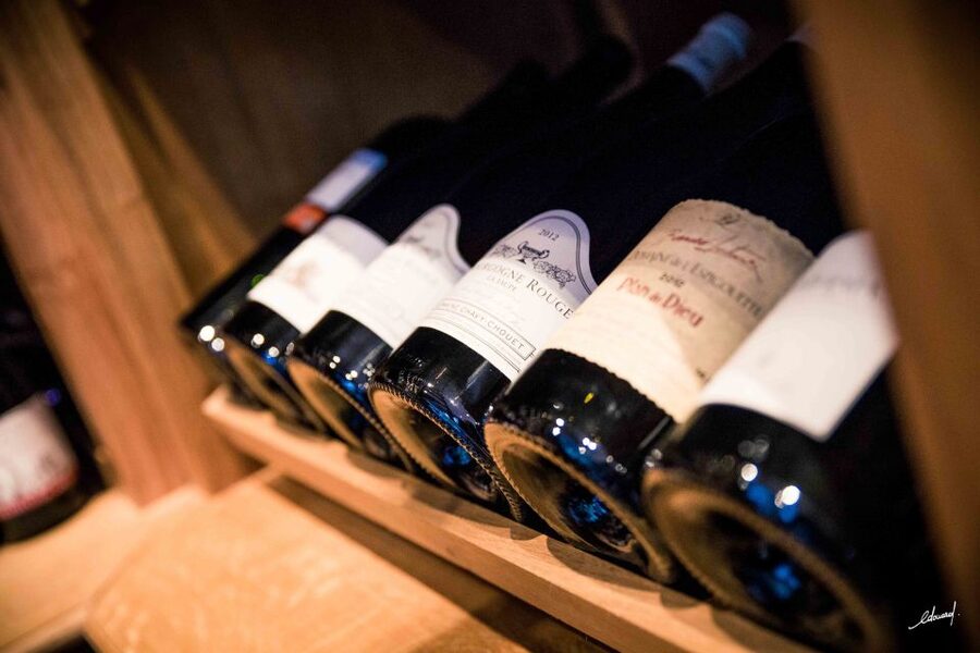 Paris: Wine and Cheese Tasting - Asking questions in a small group, not shouting over strangers