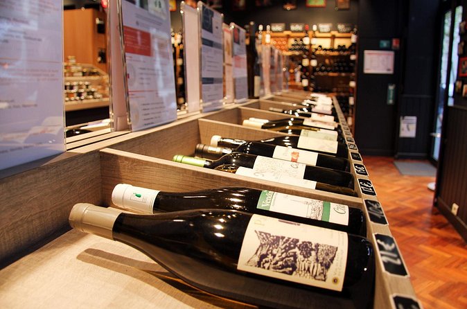 Paris Wine and Cheese Tastings Class near Le Marais - Bread, water, and the spittoon: how to stay in control
