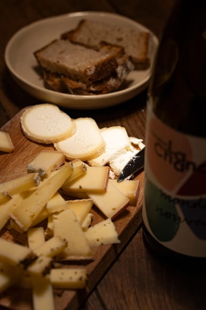 Paris : Wine and Whimsy, The wine tour of Montmartre - Blind Tasting of Two Wines: The Moment It Clicks