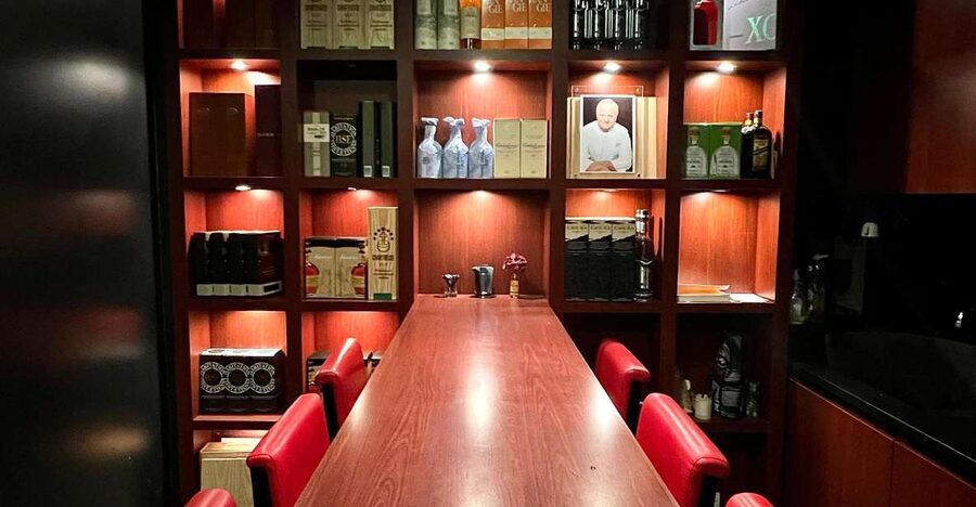 Paris : Wine tasting at the cellar of Joël Robuchon - Key points to know before you go