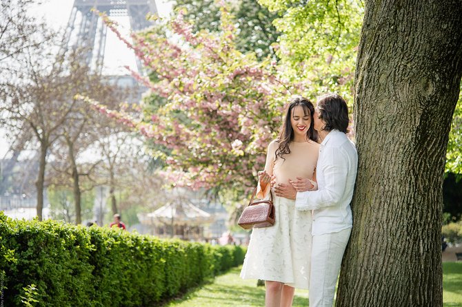 Parisian Life Style Private Photo Shoot at Eiffel Tower - What “more edited photos” means for your souvenir strategy
