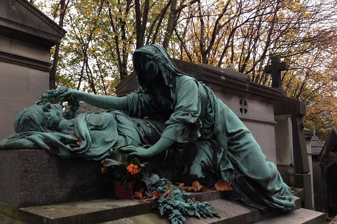 Pere Lachaise Cemetery Paris - Exclusive Guided Walking Tour - Why the route feels manageable at Père Lachaise