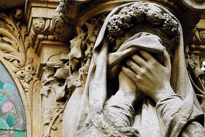 Pere Lachaise Cemetery Paris - Exclusive Guided Walking Tour - The guide makes the difference: who you might get and why it matters