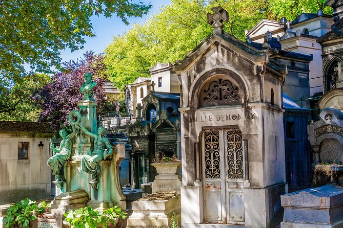 Père-Lachaise Cemetery Paris Tour with Audioguide - Beyond famous names: why the audio design matters in a cemetery