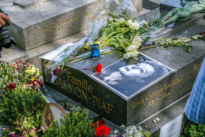 Père-Lachaise Cemetery Paris Tour with Audioguide - Price and value: what you are really paying for