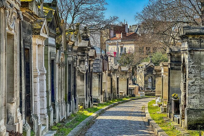 Père-Lachaise Cemetery Paris Tour with Audioguide - How the audio guide works (and what you need before you arrive)