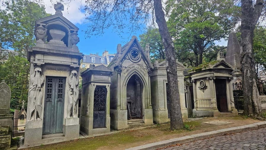 Père Lachaise Cemetery Tour, Tales from the Graves & Crepes - Key highlights worth your attention