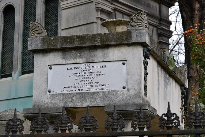 Pere Lachaise Cemetery Walking Tour in Paris - The big-name graves you will actually make time for