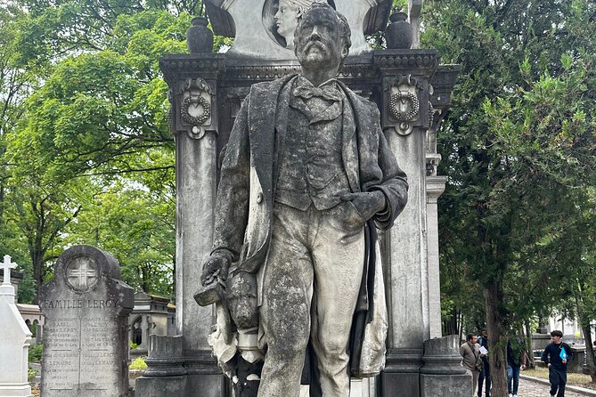 Père Lachaise's Cemetery Celebrities and Ghosts Mystery Tour - The memorial sections: WW and Jewish memorials, plus what symbolism adds