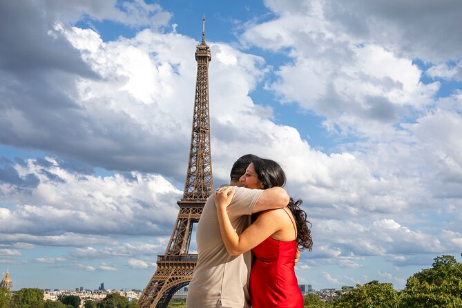 Photo Session Around Eiffel Tower - Why a private Eiffel Tower photo walk beats the usual snap-and-go