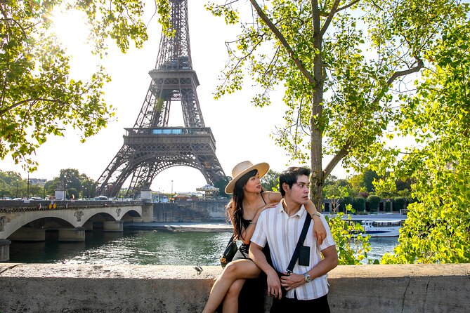Photo Session Around Eiffel Tower - Pont d’Iena: adding lines and depth to your Eiffel Tower set