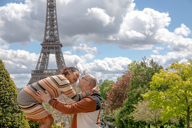 Photo Session Around Eiffel Tower - Photo delivery: 60 edited images in 48 hours