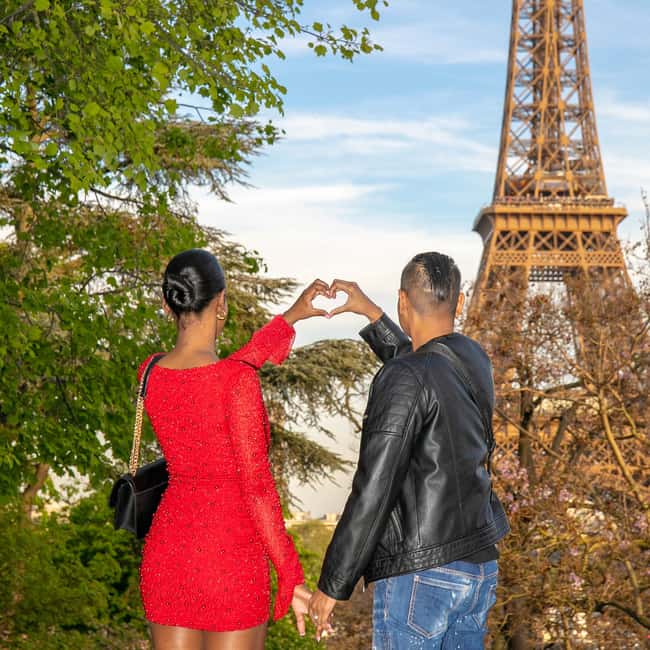 Photo session for couples with flowers around Eiffel tower - Who This Is Best For, and Who Might Skip It