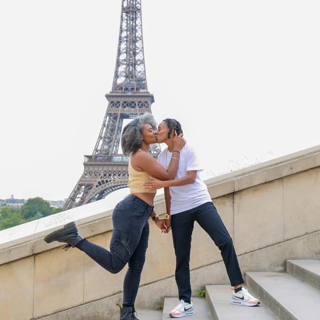 Photo session for couples with flowers around Eiffel tower - Insider Tips for Getting Around, Without Turning It into a Lecture