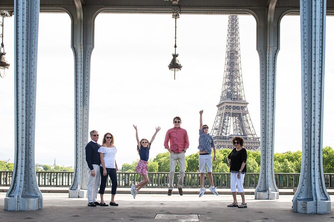 Photo shoot in the Eiffel Tower area - Who this is best for: couples, families, and small groups