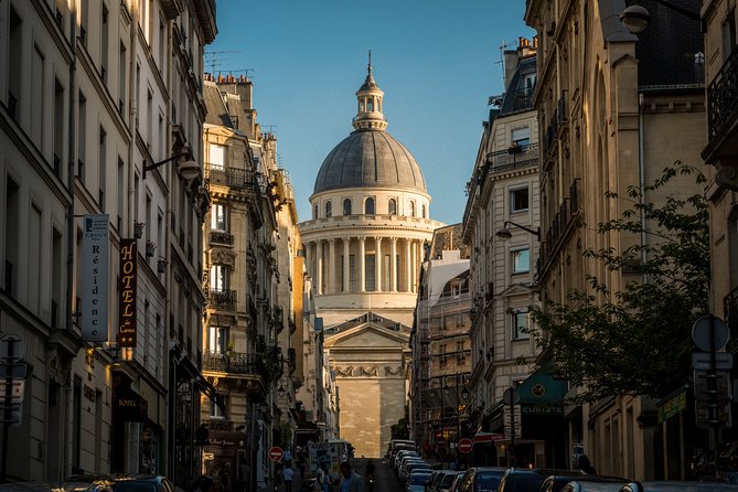 Photography workshop in Paris - Stop 1: Bastille and a different Paris behind the main square