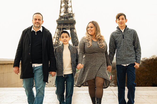 Photoshoot in Paris - Eiffel Tower - Crowds, Angles, and the Real Meaning of Less Stress