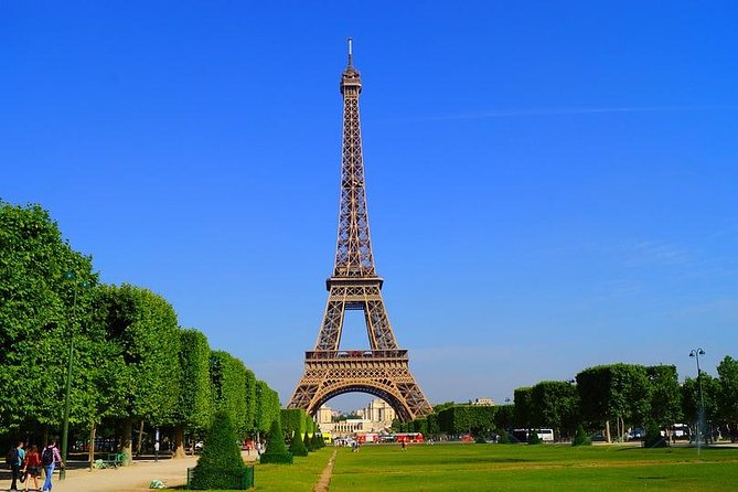 Private 4-hour city tour of Paris with driver and official guide - Arc de Triomphe and streetside views: big-city perspective, fast