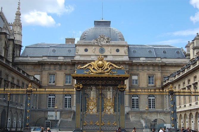 Private 4-hour city tour of Paris with driver and official guide - Louvre Museum and Palais Garnier: culture stops without ticket pressure