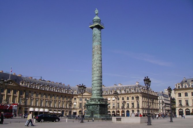 Private 4-hour city tour of Paris with driver and official guide - Montmartre and Moulin Rouge: old cabarets, Sacre-Coeur area views, photo energy