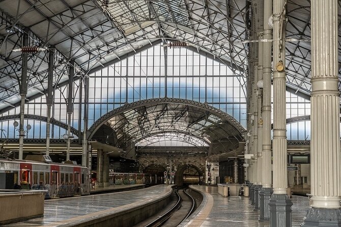 Private Airport Transfer between Paris and Parisian Airports - Service Style: Punctual Drivers, Clean Vehicles, and Real Help