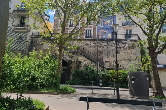Private and authentic tour of the Latin Quarter (Paris) - Rue Mouffetard: cobblestones, markets, and the food-and-drink rhythm