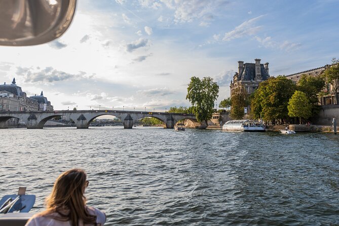 Private Boat Trip in Paris - Stop 2: Pont de Bir-Hakeim, a classic bridge moment