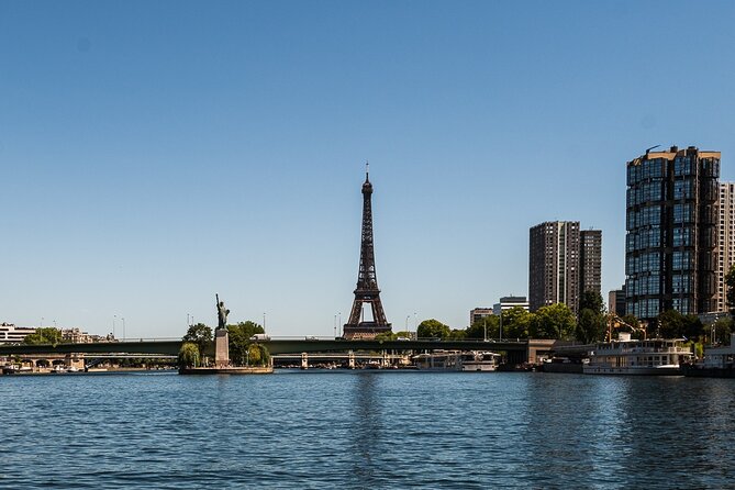 Private Boat Trip in Paris - Pickup, meeting points, and boarding with a mobile ticket