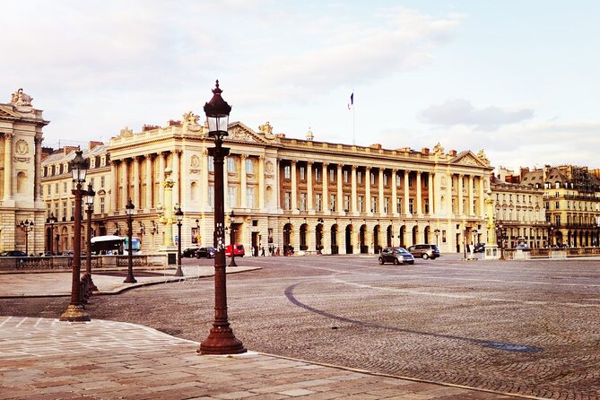 Private car with a driver in Paris 4-6 persons - Private driver in Paris, designed for small groups