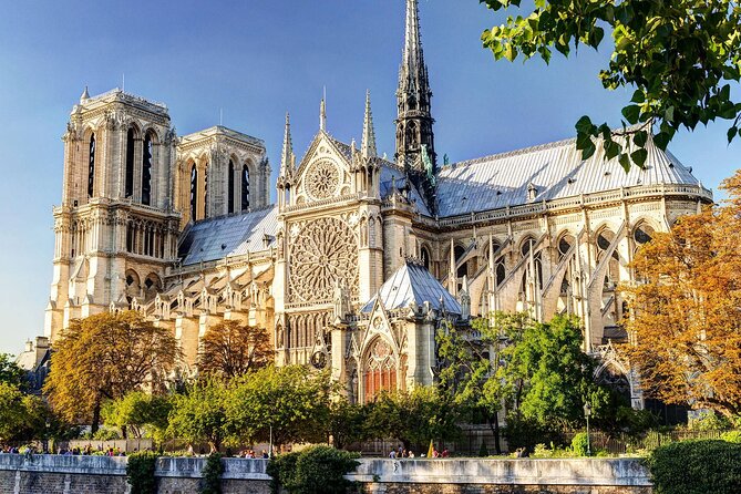Private car with a driver in Paris - Price per group up to 3, plus when it is a smart deal