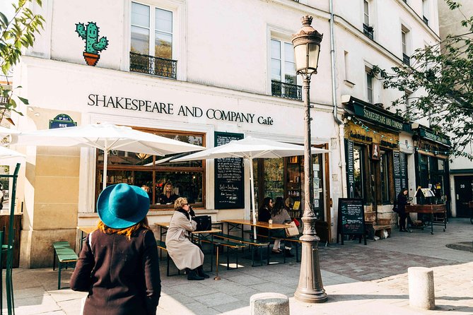 Private City Kickstart Tour: Paris - Walk Past the Louvre, Finish at Place du Carrousel