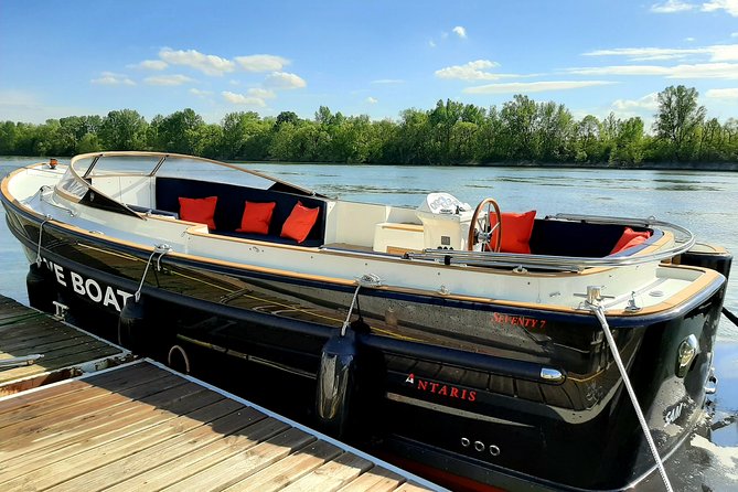 Private cruise in Paris - Gliding Through Fashion and Design: A Paris Stretch With Style on the Move