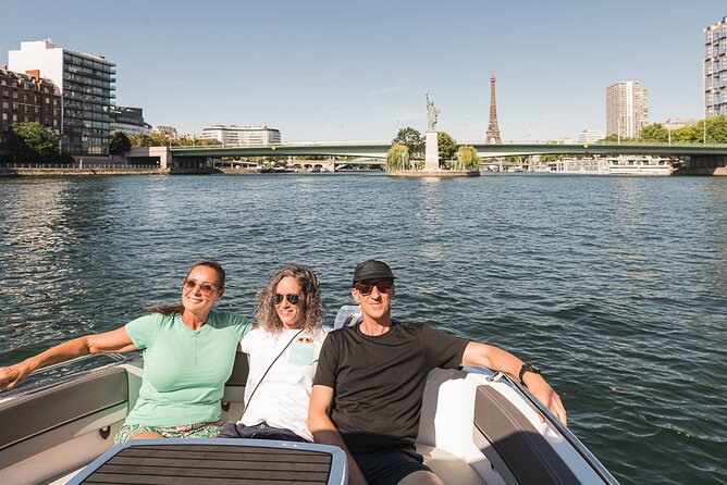 Private Cruise to Discover Paris - Louvre and Musée dOrsay from the Water, Without the Ticket Hassle