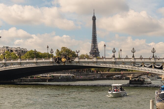 Private Cruise to Discover Paris - Eiffel Tower Viewing, Pont Alexandre-III, and the Best Photo Angles