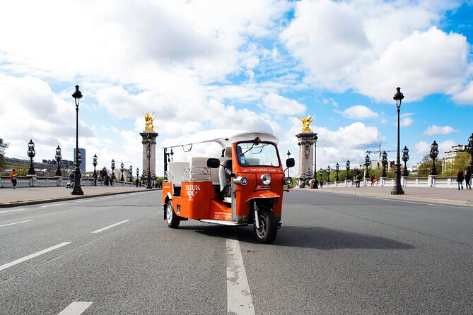 Private Electric TukTuk tour in Paris ( 2 hours ) - Place de la Concorde to the Champs-Élysées: photo stops with real city scale