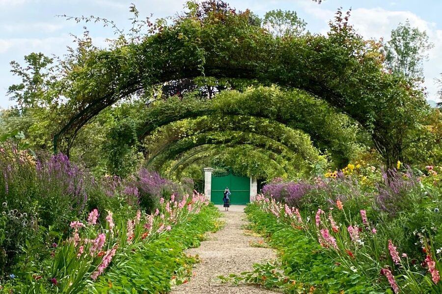Private Giverny Monet’s House & Gardens Trip from Paris - Giverny village time: lunch and the smart add-on