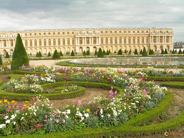 Private Giverny & Versailles Day Trip with Lunch & Hotel Transfers from Paris - Price and logistics: what you really pay for