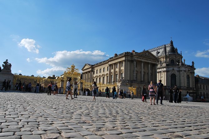 Private Giverny & Versailles Day Trip with Lunch & Hotel Transfers from Paris - Versailles Palace: priority entry, Louis XIV highlights, and the Hall of Mirrors