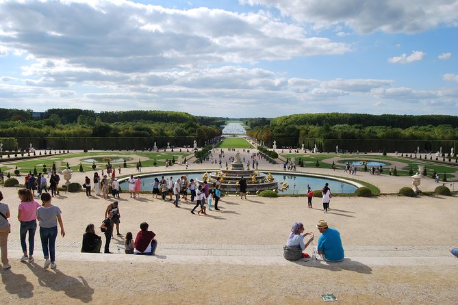 Private Giverny & Versailles Day Trip with Lunch & Hotel Transfers from Paris - Lunch at Moulin de Fourges: a real break, not an afterthought