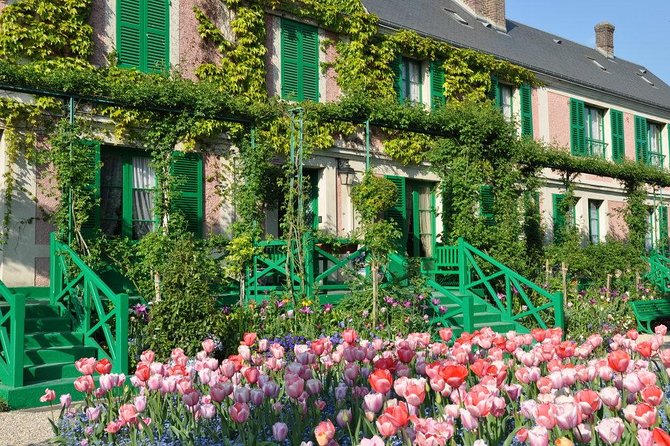 Private Giverny & Versailles Day Trip with Lunch & Hotel Transfers from Paris - Giverny and Fondation Claude Monet: Japanese bridge to Monet’s world