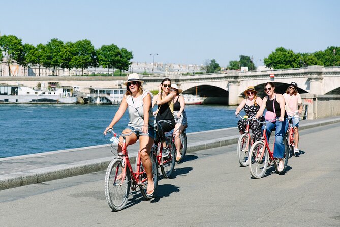 Private Highlights of Paris Bike Tour - The Seine ride: your one hour of breathing room