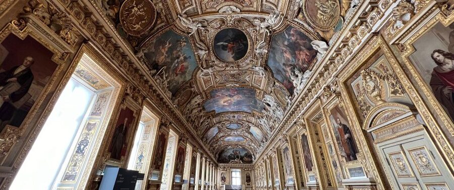 Private Louvre Tour for Teenagers - Getting to the Louvre fast: meeting at Place du Carrousel