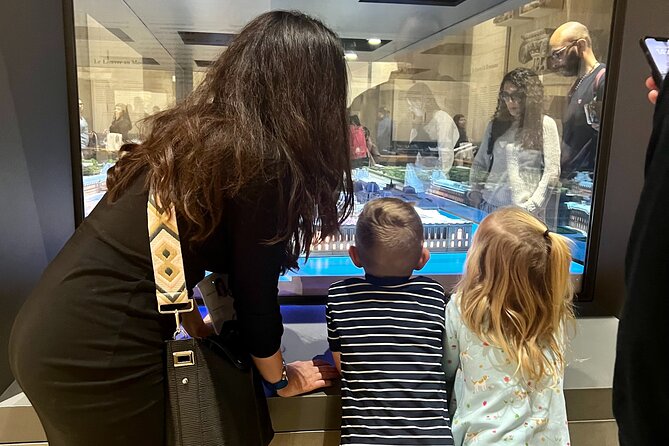 Private Louvre Tour in Paris for Kids and Families - Big names you will recognize, explained in a family-friendly way